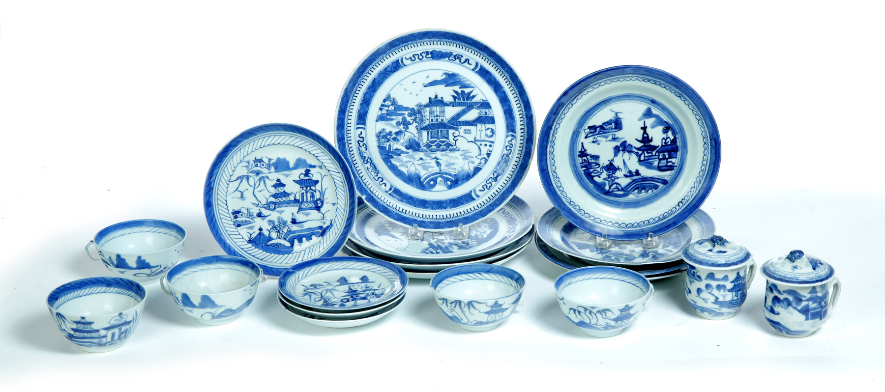 Appraisal: GROUP OF CANTON AND CHINESE PORCELAIN Nineteenth century Nine assorted