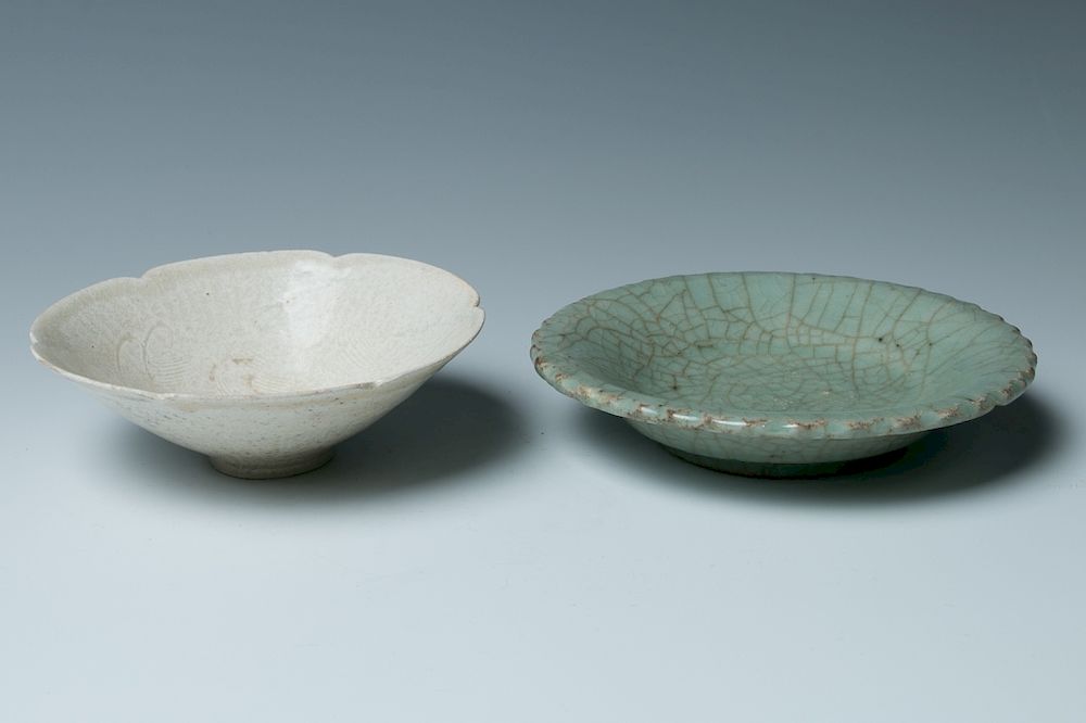 Appraisal: TWO CERAMIC DISHES MING The group comprising of two ceramic