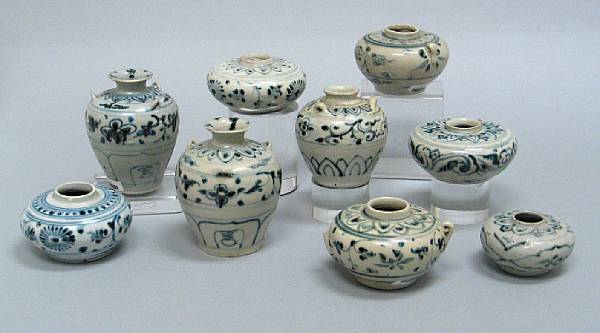 Appraisal: A selection of nine blue and white vessels Late th