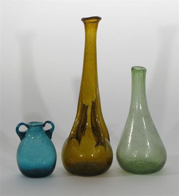 Appraisal: A glass vase in the style of Clutha lobed solifleur