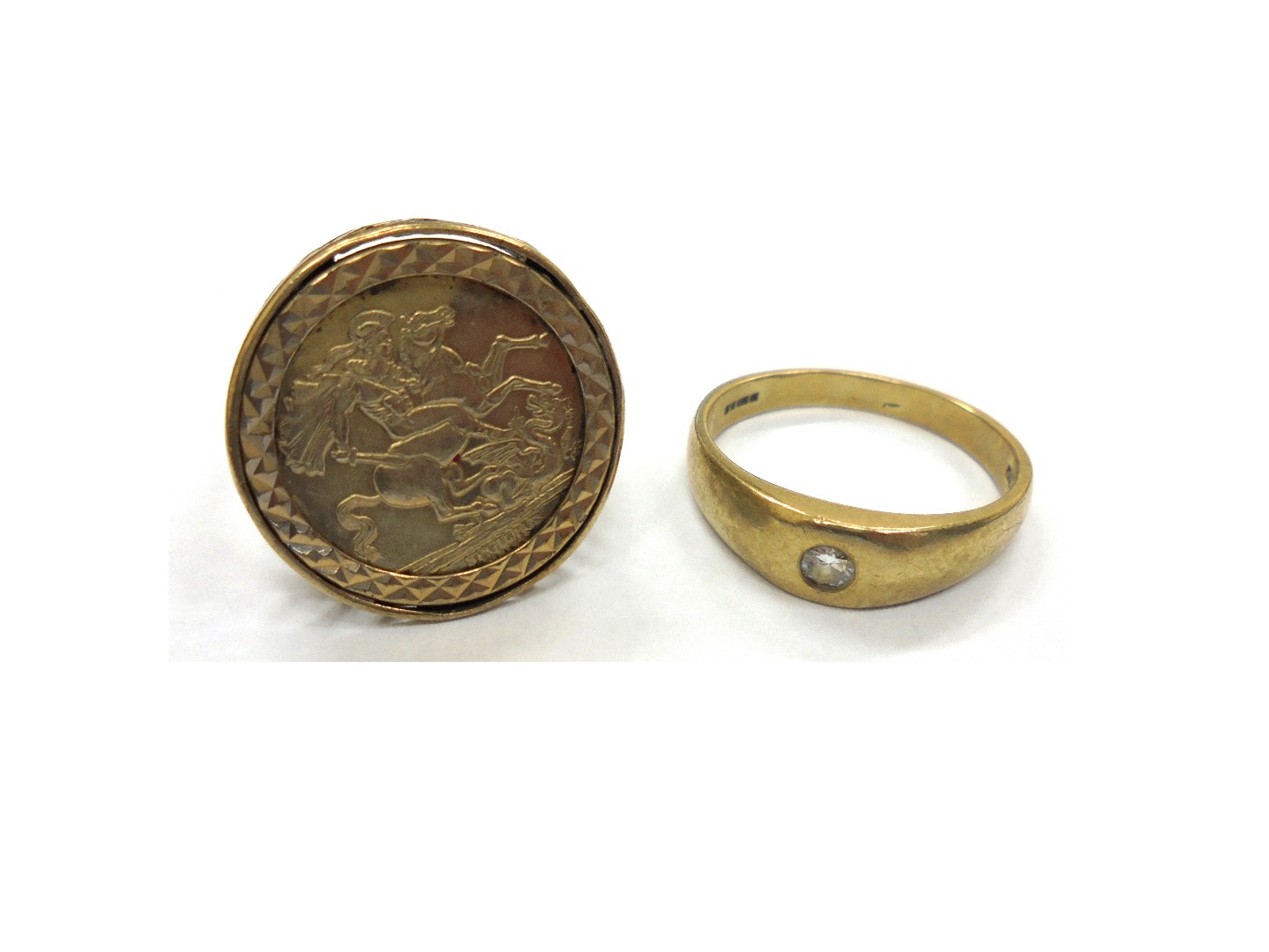 Appraisal: A ct gold and small diamond signet ring the round