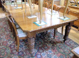 Appraisal: EDWARDIAN WALNUT TWO LEAF EXTENSION DINING TABLE