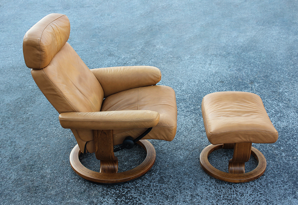 Appraisal: EKORNES STRESSLESS LEATHER RECLINER CHAIR OTTOMAN Tan leather upholstery with