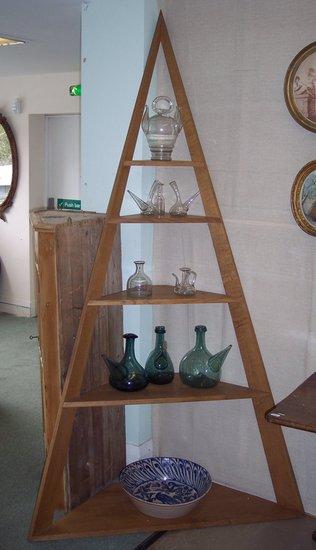 Appraisal: A pair of John Callen oak corner shelves of triangular