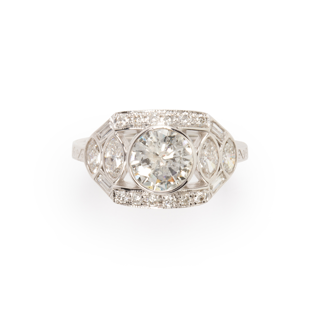 Appraisal: A DIAMOND AND EIGHTEEN KARAT WHITE GOLD RING A diamond