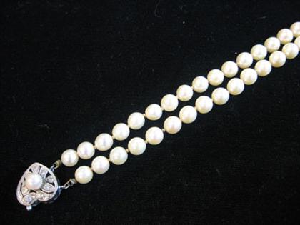 Appraisal: Cultured pearl necklace Approximately one hundred mm cream colored cultured