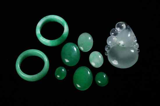 Appraisal: NINE PIECES CHINESE APPLE GREEN EMERALD AND TRANSLUCID JADEITE Double