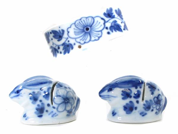 Appraisal: A collection of blue and white napkin rings and place