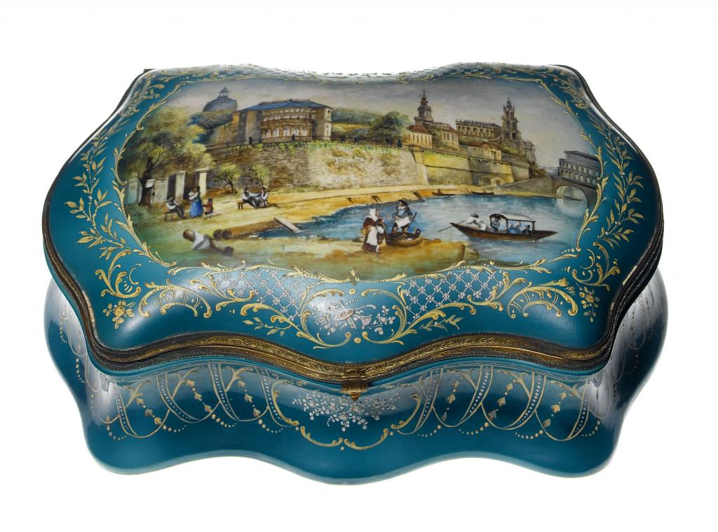 Appraisal: A CONTINENTAL PORCELAIN CASKET of bomb form the lid painted