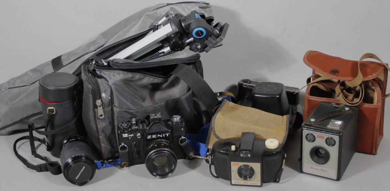 Appraisal: Various cameras equipment etc Prakticar PM - lens Zenit K