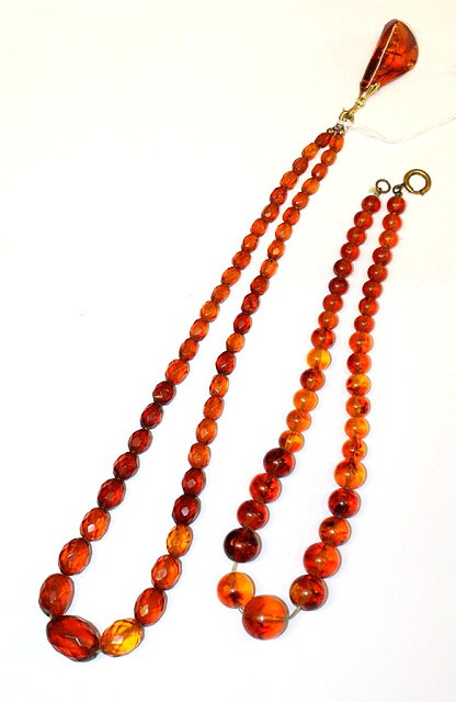 Appraisal: A GRADUATED RECONSTITUTED OVAL FACETED AMBER BEAD NECKLACE long a