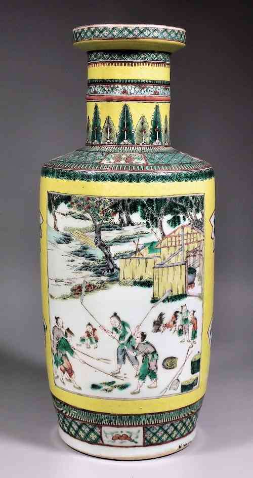 Appraisal: A Chinese porcelain ''Rouleau'' vase painted in the ''Famille Verte''