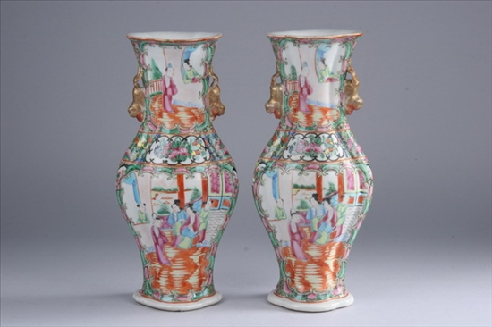 Appraisal: PAIR CHINESE ROSE MEDALLION VASES th century Flattened quatrefoil-form with