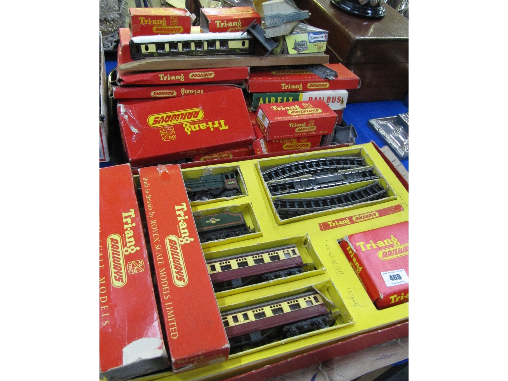 Appraisal: A lot comprising a boxed Triang train set and a