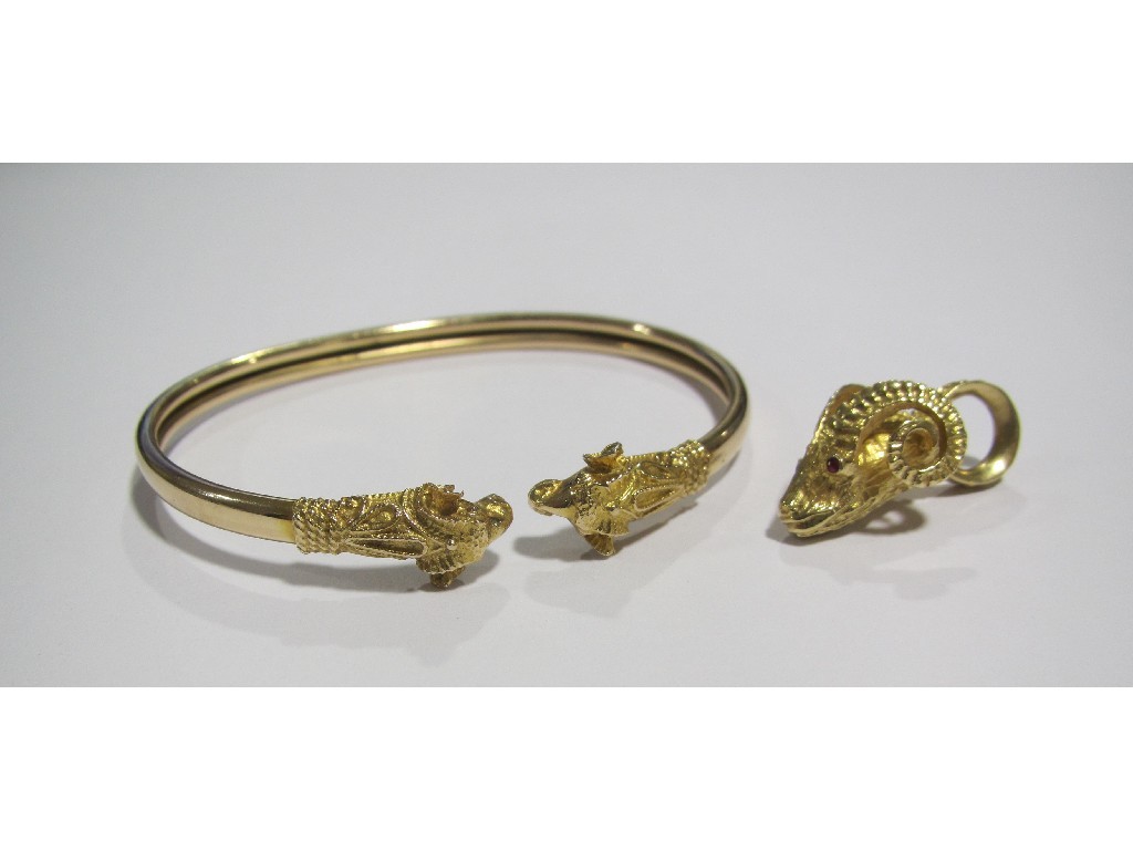 Appraisal: Lot comprising a ct gold rams head cross over bangle