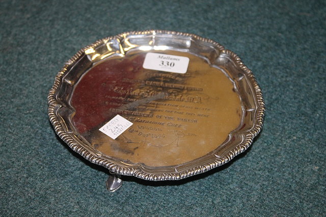 Appraisal: A SMALL SILVER SALVER with raised pie-crust gadrooned border and