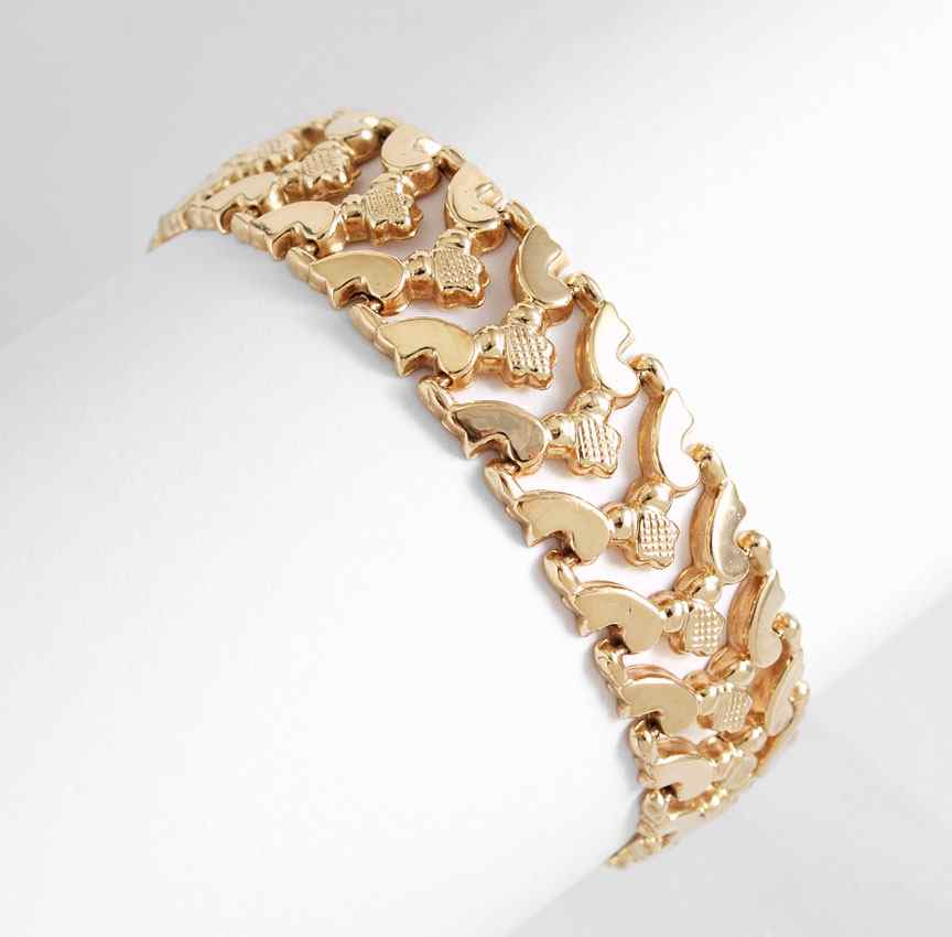 Appraisal: K FANCY LINK BRACELET K yellow gold bracelet Chevron shaped