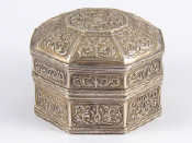 Appraisal: An eastern white metal tests silver octagonal box with domed