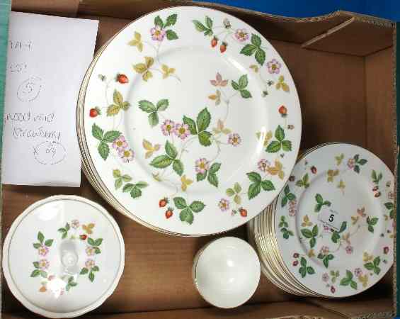 Appraisal: Wedgwood Wild Strawberry part Dinner Service x '' Plates x