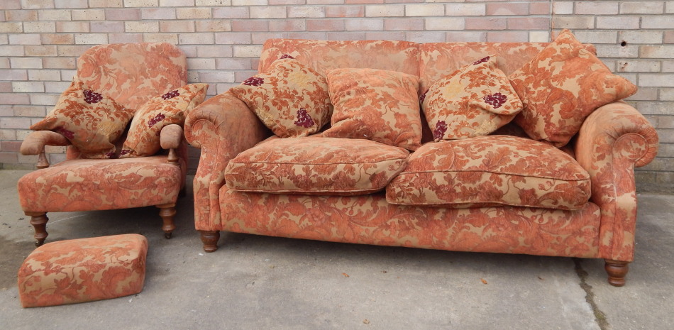 Appraisal: A good quality Victorian style two seat sofa upholstered in