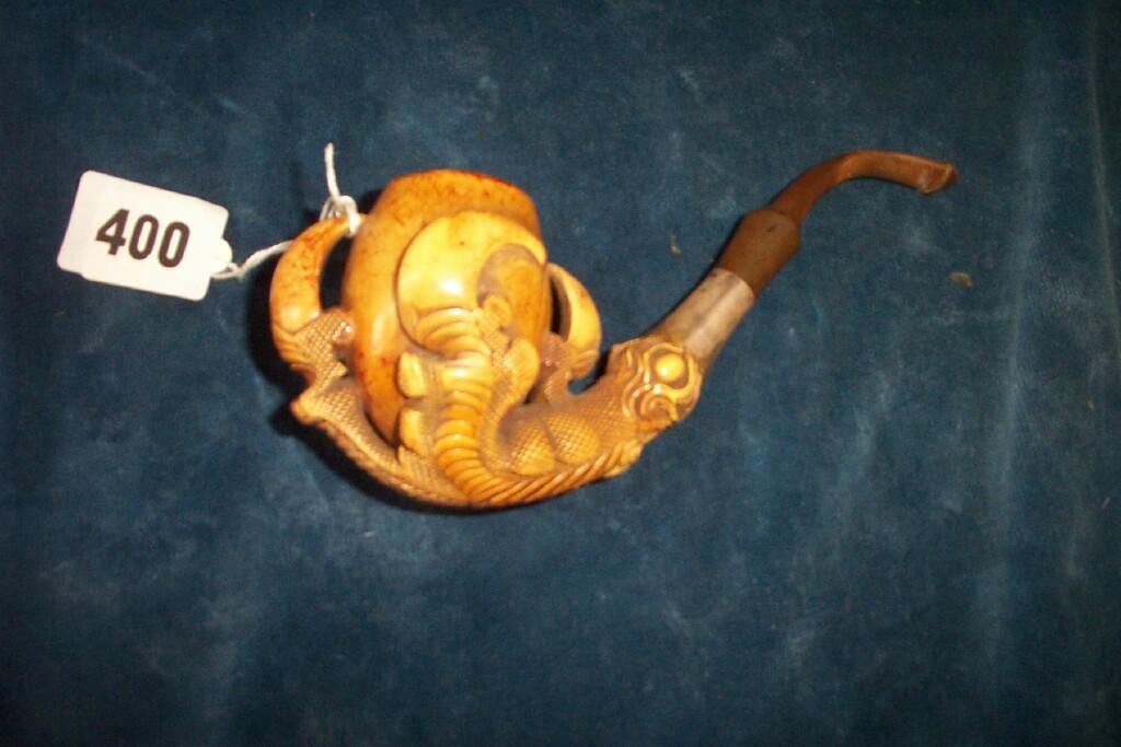 Appraisal: A carved meerschaum pipe in the form of a claw