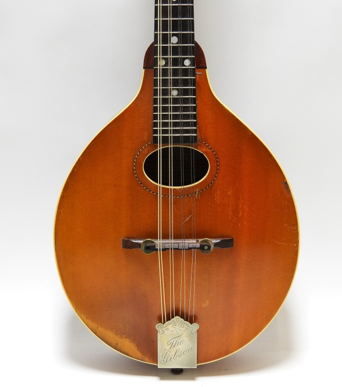 Appraisal: GIBSON MODEL A MANDOLIN Michigan Circa Teardrop shaped body with