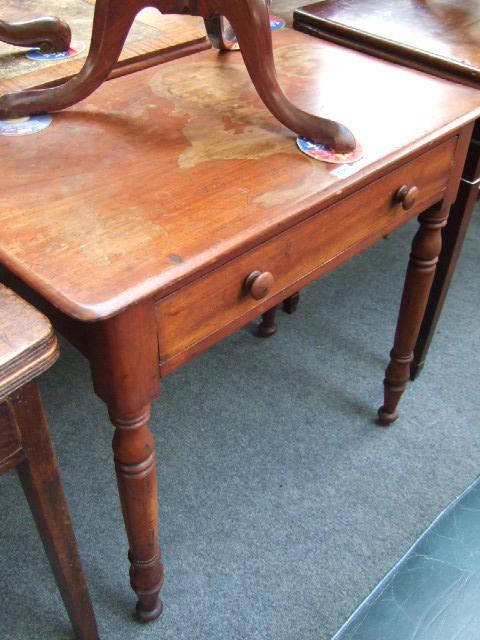 Appraisal: A Victorian mahogany side table with single frieze drawer raised