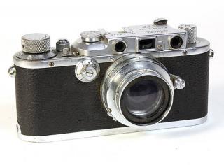 Appraisal: Leica Wetzlar D R P camera in fitted case Leica