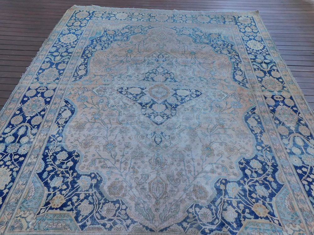 Appraisal: ANTIQUE FERAGHAN SAROUK CARPET Fine antique Feraghan Sarouk with allover