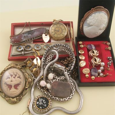 Appraisal: A mixed lot comprising a shell cameo brooch a set