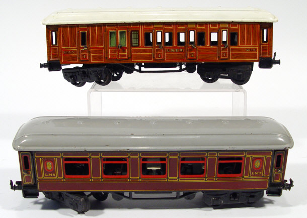 Appraisal: Two boxed Bing German tinplate train carriages one in LNER