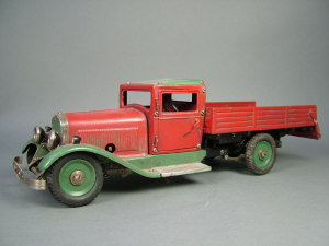 Appraisal: A Marklin tinplate clockwork flatbed truck No in green and