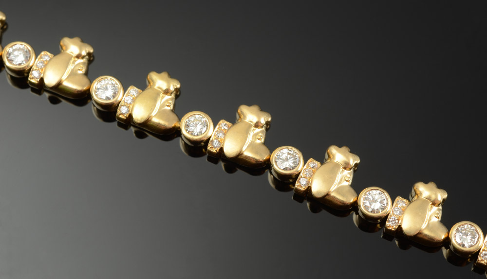 Appraisal: A MOST UNIQUE K DIAMOND BRACELET Thirteen round brilliant diamonds