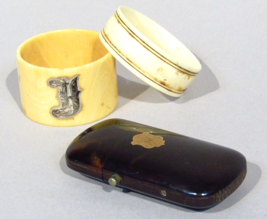 Appraisal: Various thC collectables comprising a shaped tortoiseshell vesta case with