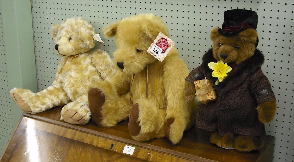 Appraisal: Three 'Russ Berrie' teddy bears