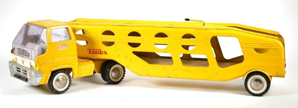 Appraisal: S TONKA PRESSED STEEL CAR CARRIER TOY TRUCKYellow car carrier