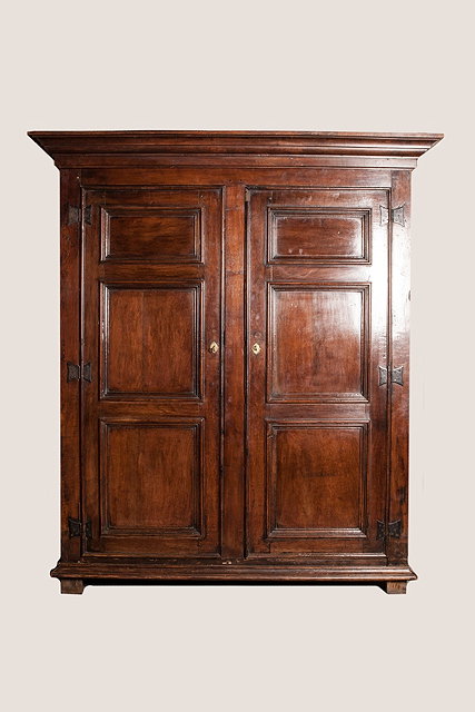 Appraisal: A LARGE ANTIQUE OAK CUPBOARD with panelled double doors and