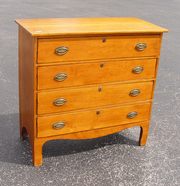 Appraisal: AMERICAN COUNTRY EARLY TH C FEDERAL STYLE DRAWER CHEST Extra