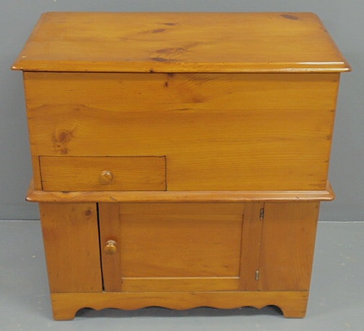 Appraisal: Pine commode late th c with a lift lid single