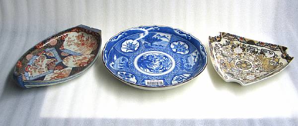 Appraisal: Three porcelain serving dishes Including an Imari boat form serving