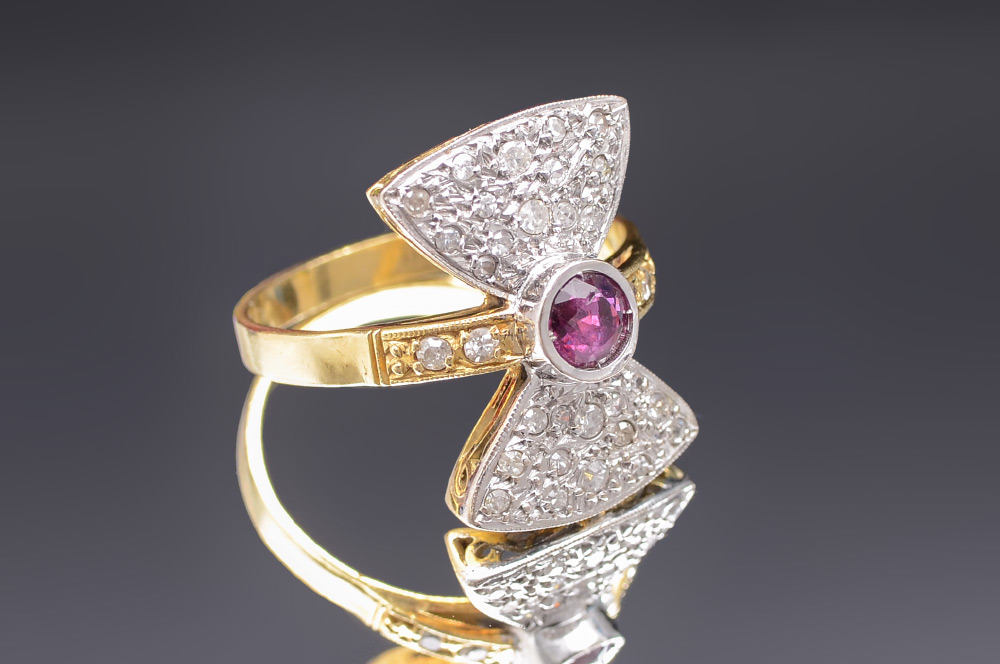 Appraisal: RUBY DIAMOND RING K yellow gold ring centering one round