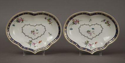 Appraisal: Pair of Samson Derby-Style Porcelain Kidney-Shaped Dishes Each x in