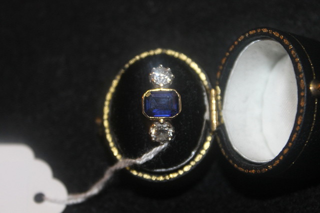 Appraisal: AN CT GOLD RING set with central square cut sapphire