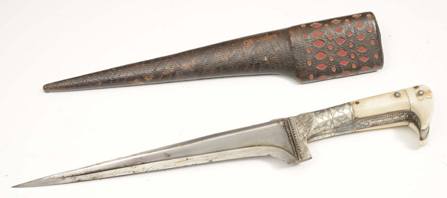 Appraisal: AN OLD INDIAN KHYBER KNIFE with engraved decoration to the