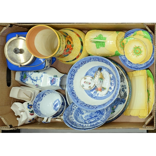 Appraisal: Miscellaneous ornamental pottery and porcelain to include blue and white