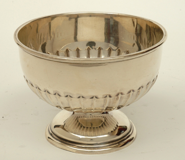 Appraisal: AN EDWARDIAN STERLING SILVER ROSE BOWL Maker's mark Walker Hall