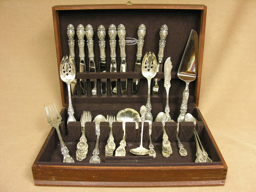 Appraisal: PIECE WALLACE LUCERNE STERLING FLATWARE dinner knives dinner forks salad