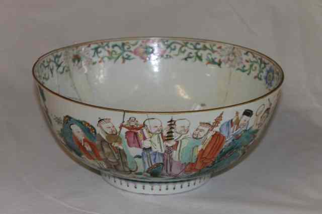 Appraisal: A LARGE CHINESE PUNCH BOWL the exterior with mandarin and