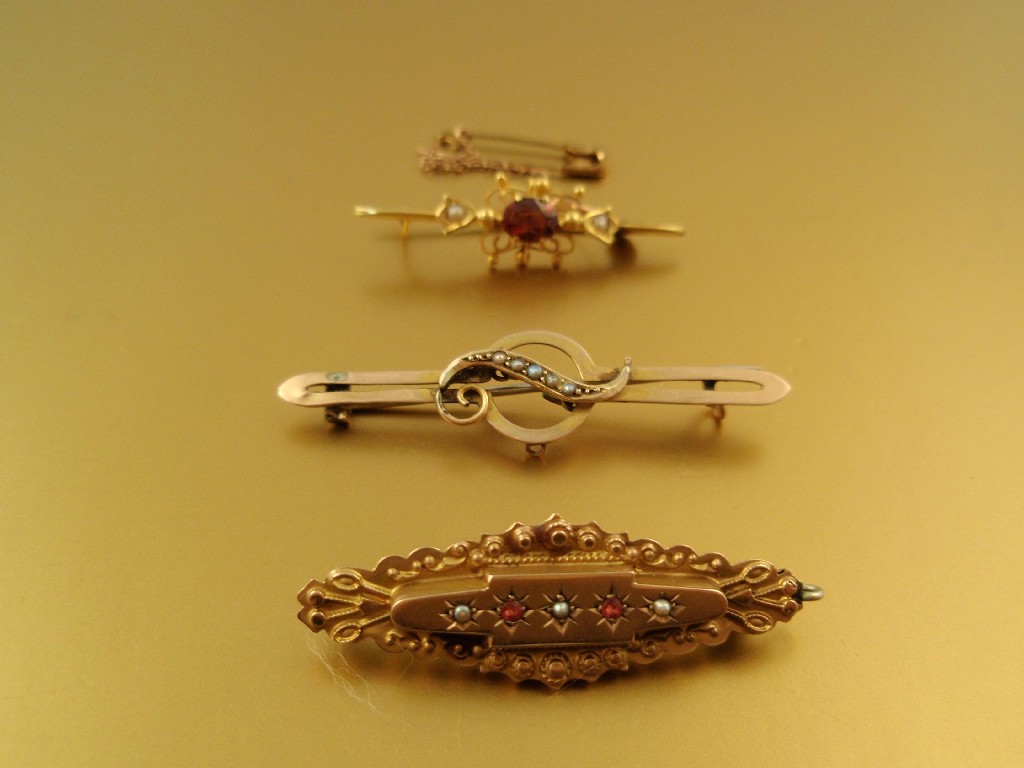 Appraisal: Three Victorian bar brooches