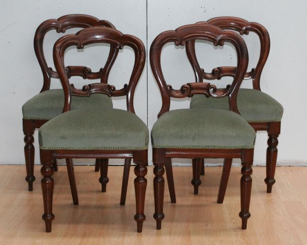 Appraisal: A set of eight th century Australian cedar dining chairs